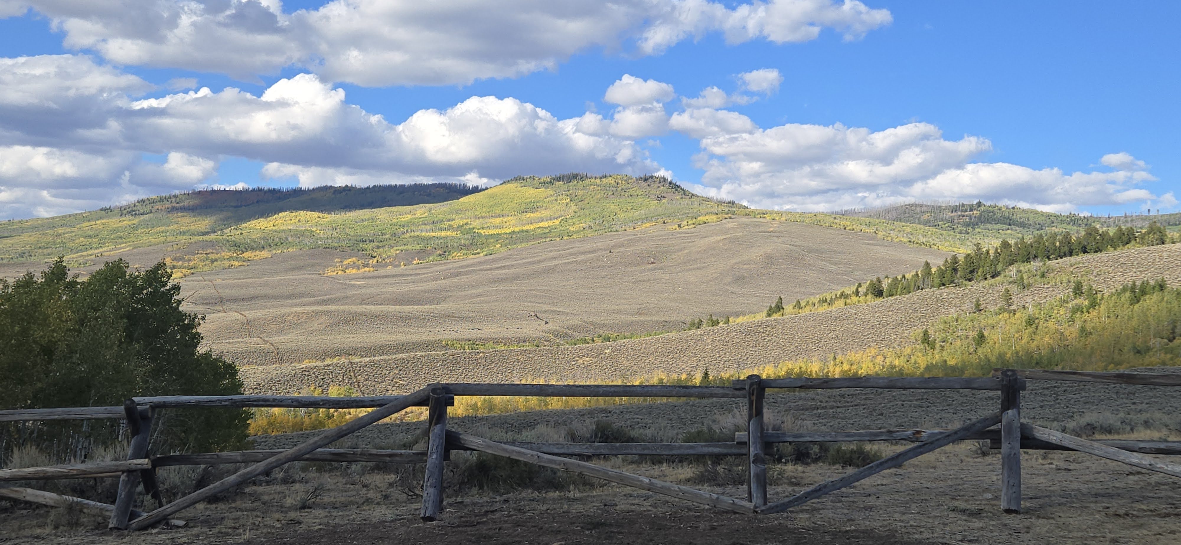Expansive Wyoming landscape — wilderness view